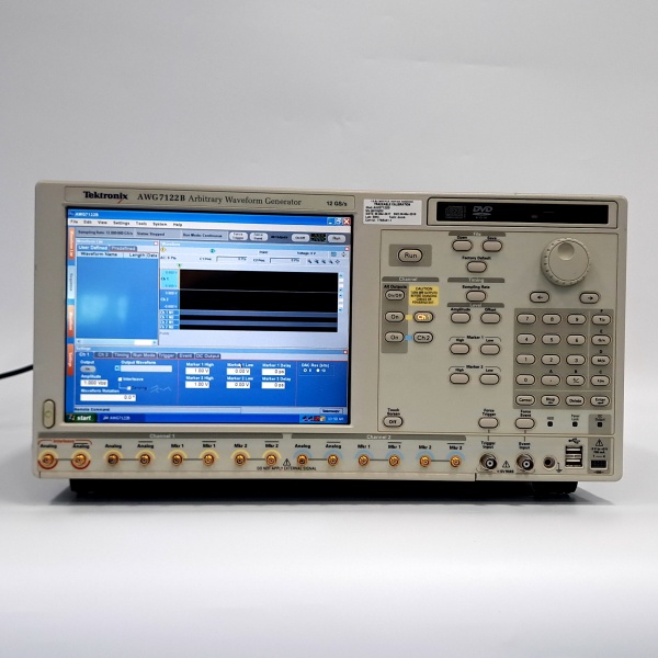 Tektronix/AWG7122B